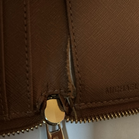 Michael Kors zip around wallet - Picture 7 of 14